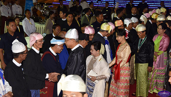 ၂၁ ရာစုပင္လံုကို တုိင္းရင္းသားျပည္သူအားလံုး မ်က္ေမွာက္ျပဳၾကရန္ သမၼတဦးထင္ေက်ာ္ တိုက္တြန္း