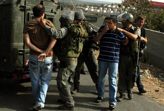 الاحتلال يعتقل 7 مواطنين فلسطينين في الضفة والقدس