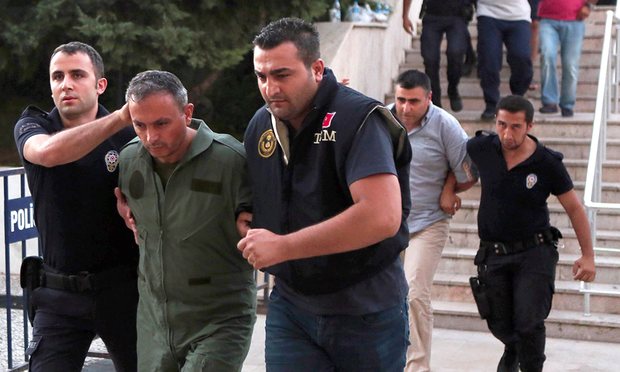 فصل 6000 موظف إضافي جديد بتهمة الارتباط الانقلاب الفاشل في تركيا