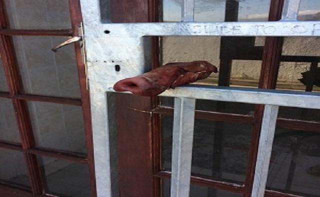 Pig's snout left at Cape Town mosque