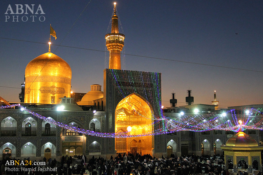 El Santuario del Imam Ar-Ridha (P) en la Noche del Aniversario del Nacimiento del Imam Hassan Askari (P)