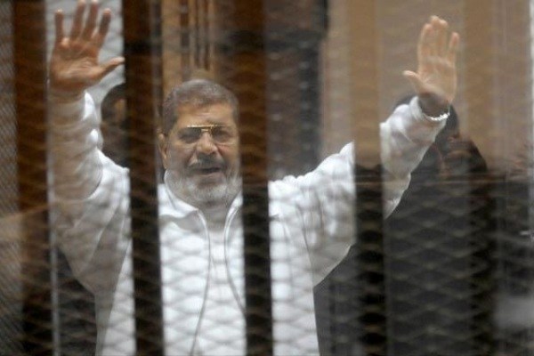 سياسي مصري يبشر بعودة محمد مرسي لحكم مصر!