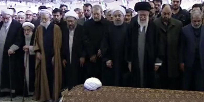 Imam Khamenei leads prayers for body of deceased Ayatollah Rafsanjani + PIC