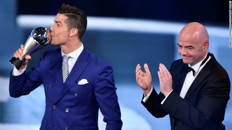 Cristiano Ronaldo Raih The Best FIFA Men's Player 2016