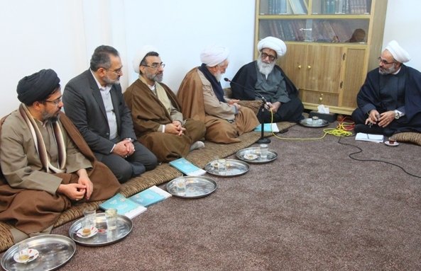 المرجع النجفي يشدد على تقديم العمل على القول وتطبيق الأحكام الشرعية