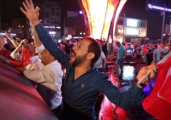  السلطات تركية فصلت نحو 100 ألف موظف منذ فشل الانقلاب