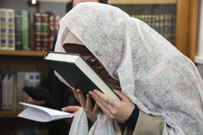 Italian lady converts to Islam in Holy Shrine of Imam Reza (as)