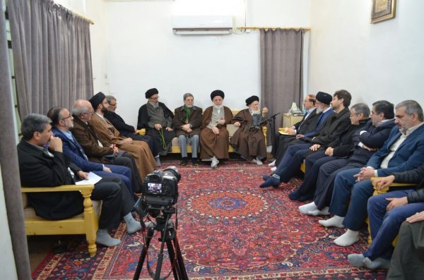 المرجع الحكيم يدعو الأطباء لأن يكونوا على بصيرة من دينهم وعقيدتهم وتسخيرها في خدمة المجتمع