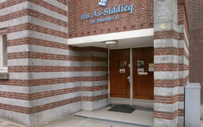 “Islamófobos Disparan Contra una Escuela Musulmana Infantil en Ámsterdam” 