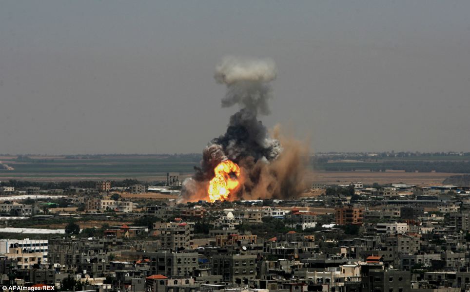 Fuerzas del Apartheid Israelí Lanza Nuevos Ataques contra la Franja de Gaza