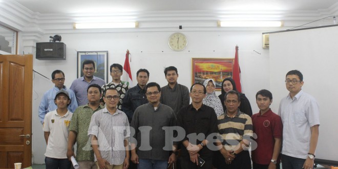 Perang Digital Dalam Perspektif Politik, Sosial, Dan Ekonomi