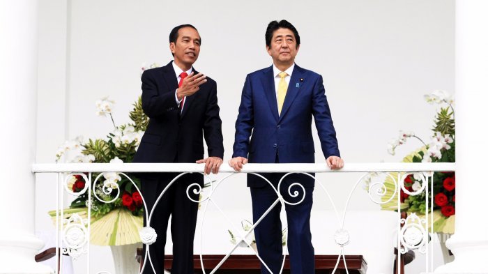 Presiden Jokowi Sambut Kunjungan PM Jepang Shinzo Abe Dengan Upacara Kenegaraan