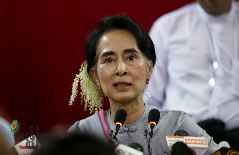 ႏိုင္ငံေတာ္ အတုိင္ပင္ခံ ေဒၚေအာင္ဆန္းစုၾကည္ႏွင့္ ကခ်င္ဆရာေတာ္ႀကီး ၄ ပါး ၿငိမ္းခ်မ္းေရးအတြက္ ေတြ႔ဆံု