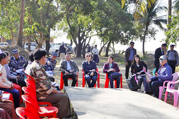 မစၥရန္ဟီးလီ ေမာင္ေတာၿမိဳ႕နယ္ရိွ ေက်းရြာေျခာက္ရြာသုိ႔ သြားေရာက္ခဲ့