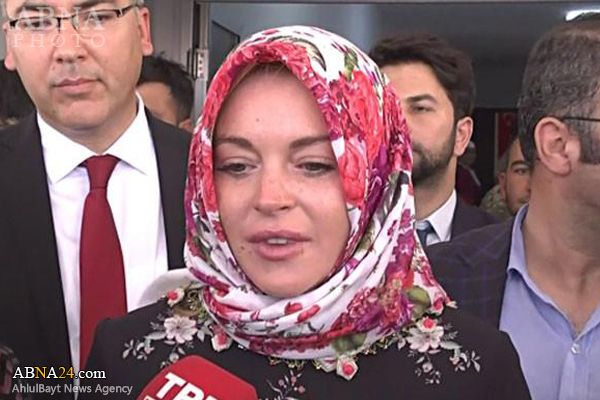 ممثلة شهيرة امريكية تعتنق الاسلام 