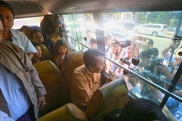 အမ်ားပိုင္ ဘတ္စ္ကားလိုင္းစနစ္သစ္ေၾကာင့္ အေႏွာင့္အယွက္ အခက္အခဲျဖစ္သူမ်ားကို ေတာင္းပန္ေၾကာင္း ဦးၿဖိဳးမင္းသိန္းေျပာ