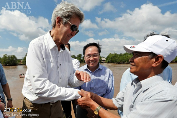 John Kerry Bertemu kembali dengan Mantan Musuhnya setelah 50 Tahun 