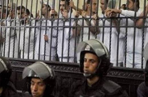 إحالة 304 أشخاص للمحاكمة بينهم قادة في الاخوان بمصر