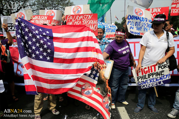 Pendemo di Manila Cerca Donald Trump dan Bakar Bendera AS