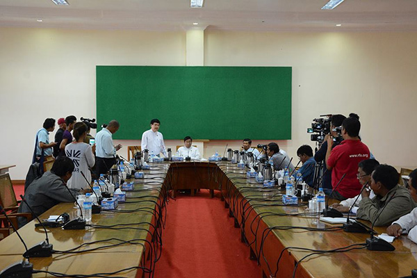 ျပည္ခိုင္ၿဖိဳးက ဦးေဆာင္တင္ျပသည့္ ဖြဲ႕စည္းပံုအေျခခံဥပေဒဆိုင္ရာခံု႐ံုးအျငင္းပြားမႈ ပလပ္ခံရ