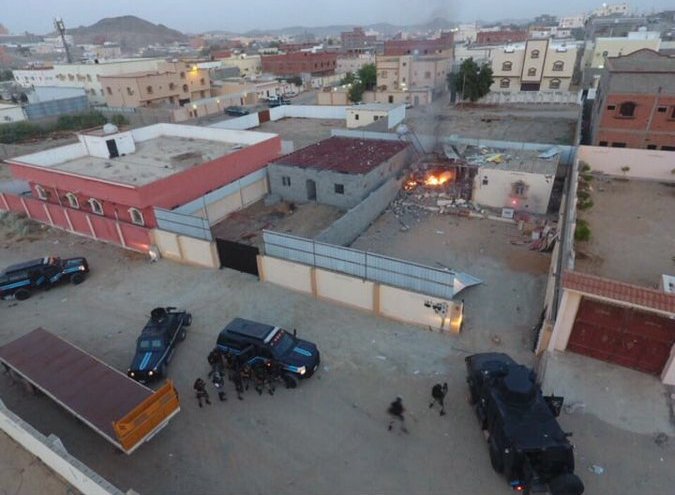 انتحاريان يفجران نفسيهما بعد محاصرتهما في منزل كانا فيه بجدة السعودية