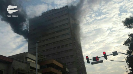 Katastrophe in Teheran: Hochhaus nach Feuer eingestürzt 