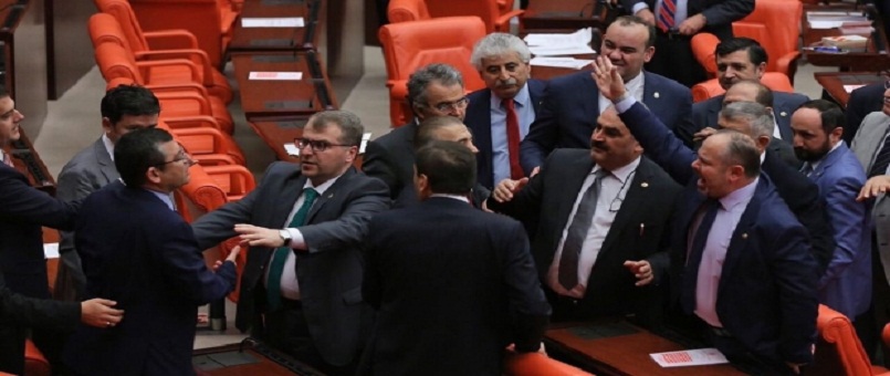 Anayasa değişikliği teklifi 339 oyla Meclis'ten geçti
