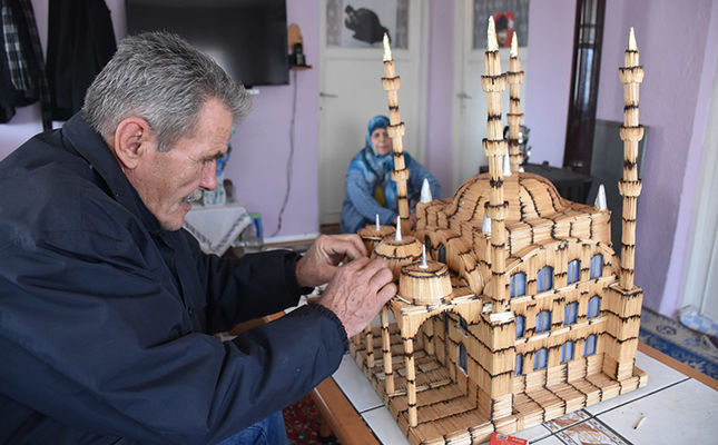 Turkish man builds miniature mosque with 8,500 matchsticks