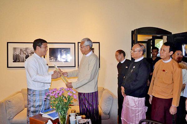သမၼတဦးထင္ေက်ာ္ ဦးသန္႔ေနအိမ္ျပတိုက္သို႔ သြားေရာက္ၾကည့္႐ႈေလ့လာ