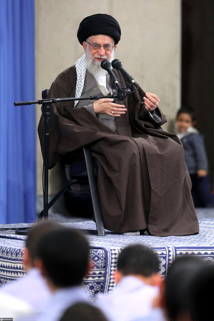 Stärkt eure Verbindung mit Gott: Imam Chameneis Rede zum Taklif-Fest