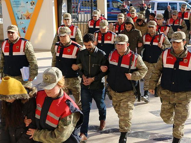 السلطات التركية تعلن انها اعتقلت 3 انتحاريين تسللو من سوريا