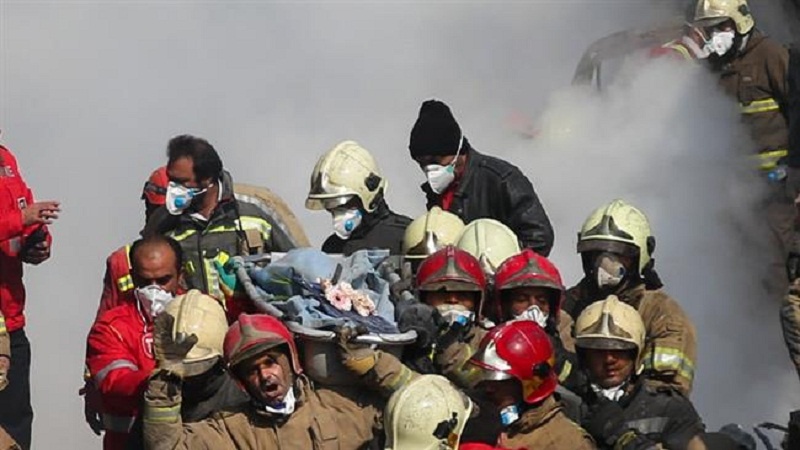 Corpos de 10 bombeiros encontrados nos escombros