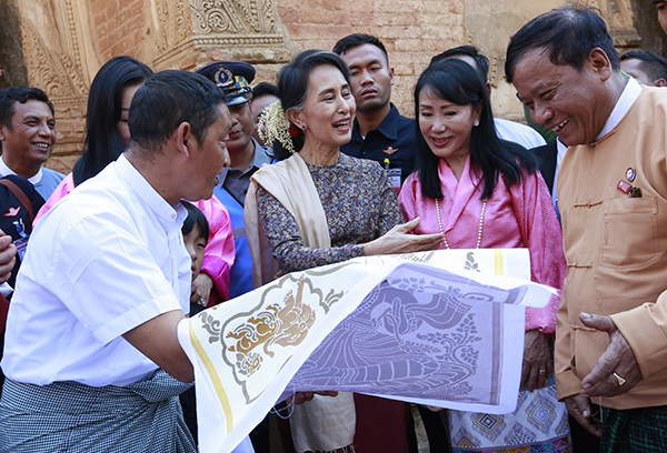 ပုဂံဘုရားမ်ားေပၚသို႔တက္၍ ေန၀င္ေနထြက္ ၾကည့္႐ႈျခင္းကုိ ေရရွည္တြင္ ခြင့္မျပဳေတာ့ေၾကာင္း ေဒၚေအာင္ဆန္းစုၾကည္ေျပာၾကား ပုဂံဘုရားမ်ားေပၚသို႔တက္၍ ေန၀င္ေနထြက္ ၾကည့္႐ႈျခင္းကုိ ေရရွည္တြင္ ခြင့္မျပဳေတာ့ေၾကာင္း ေဒၚေအာင္ဆန္းစုၾကည္ေျပာၾကား