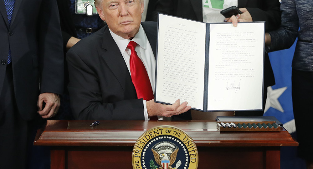 “Trump Prohíbe  la Entrada a EEUU a Ciudadanos de Seis Países Musulmanes” 