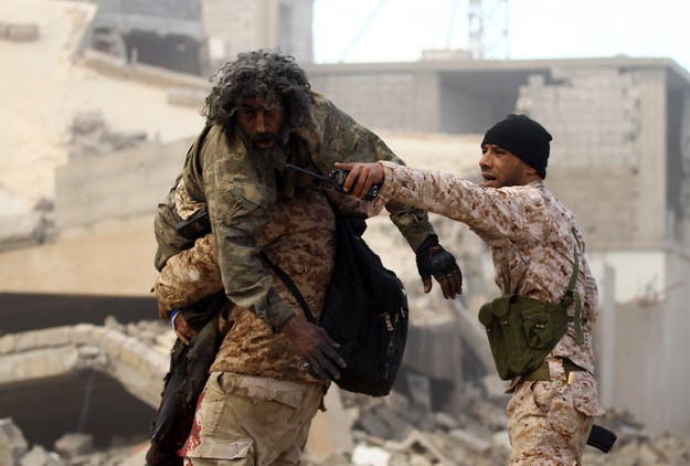 جرح عدة أشخاص بانفجار سيارة مفخخة في بنغازي