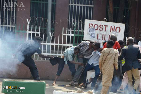 Nigerian Police arrests 9 participating Free Zakzaky protest