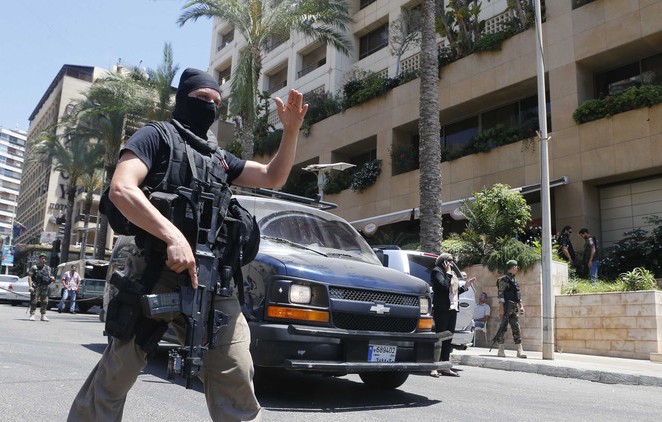 الأمن اللبناني يعتقل شخصين بتهمة التخابر مع سفارات العدو الاسرائيلي بالخارج