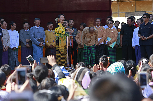ပည္သူမ်ား သည္းမခံသင့္သည့္ေနရာတြင္ သည္းခံပါက ၀န္ႀကီးခ်ဳပ္မ်ား ပ်င္းလာလိမ့္မည္ဟု ေဒၚေအာင္ဆန္းစုၾကည္ေျပာ ၀န္ႀကီးခ်ဳပ္မ်ားကို ျပည္သူ