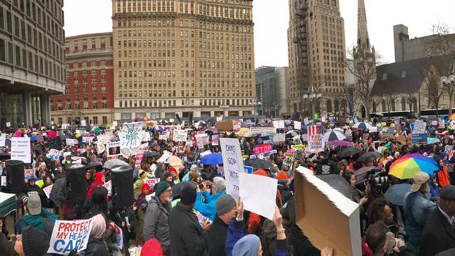 Tunjuk Perasaan Anti-Trump Di Philadelphia