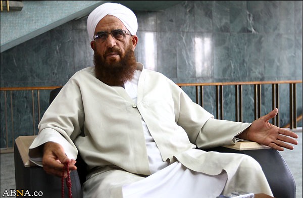 عالم سني ايراني: الوحدة بين المسلمين أقوى من كل أسلحة لمواجهة العدو