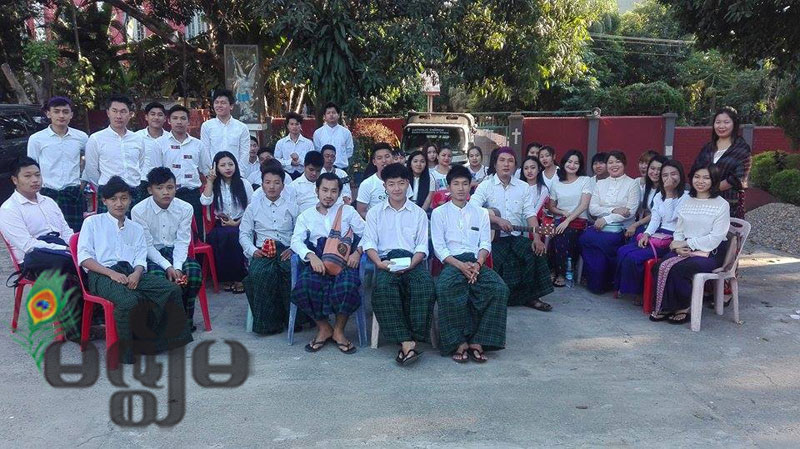 ရန္ကုန္ၿမိဳ႕ေရာက္ ကခ်င္လူငယ္မ်ား စစ္ေရွာင္ဒုကၡသည္မ်ားအတြက္ သီခ်င္းလုိက္ဆုိ၍ ရန္ပံုေငြ ရွာေဖြမႈစတင္