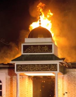 امریکہ میں نسل پرست افراد نے مسجد کو آگ لگا دی + تصاویر اور ویڈیو کلیپ