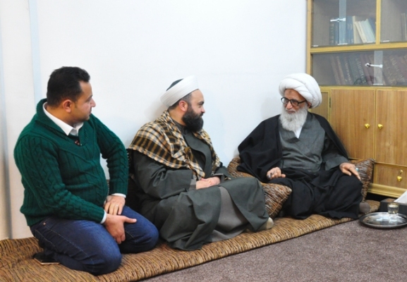 المرجع النجفي يستقبل الشيخ صهيب أَحد علماء أَهل السنة في لبنان