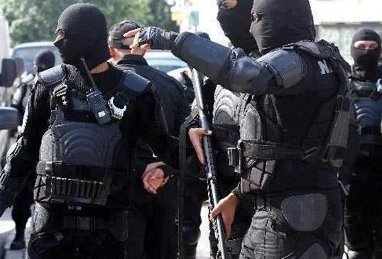 القوات المغربية تفكك خلية إرهابية وتؤكد دخول أسلحة من الجزائر