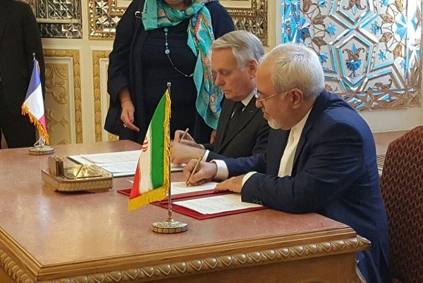 تہران میں ایران اورفرانس کے وزارئے خارجہ کی ملاقات