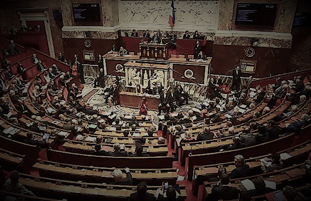 Парисдә парламентә полис басгыны