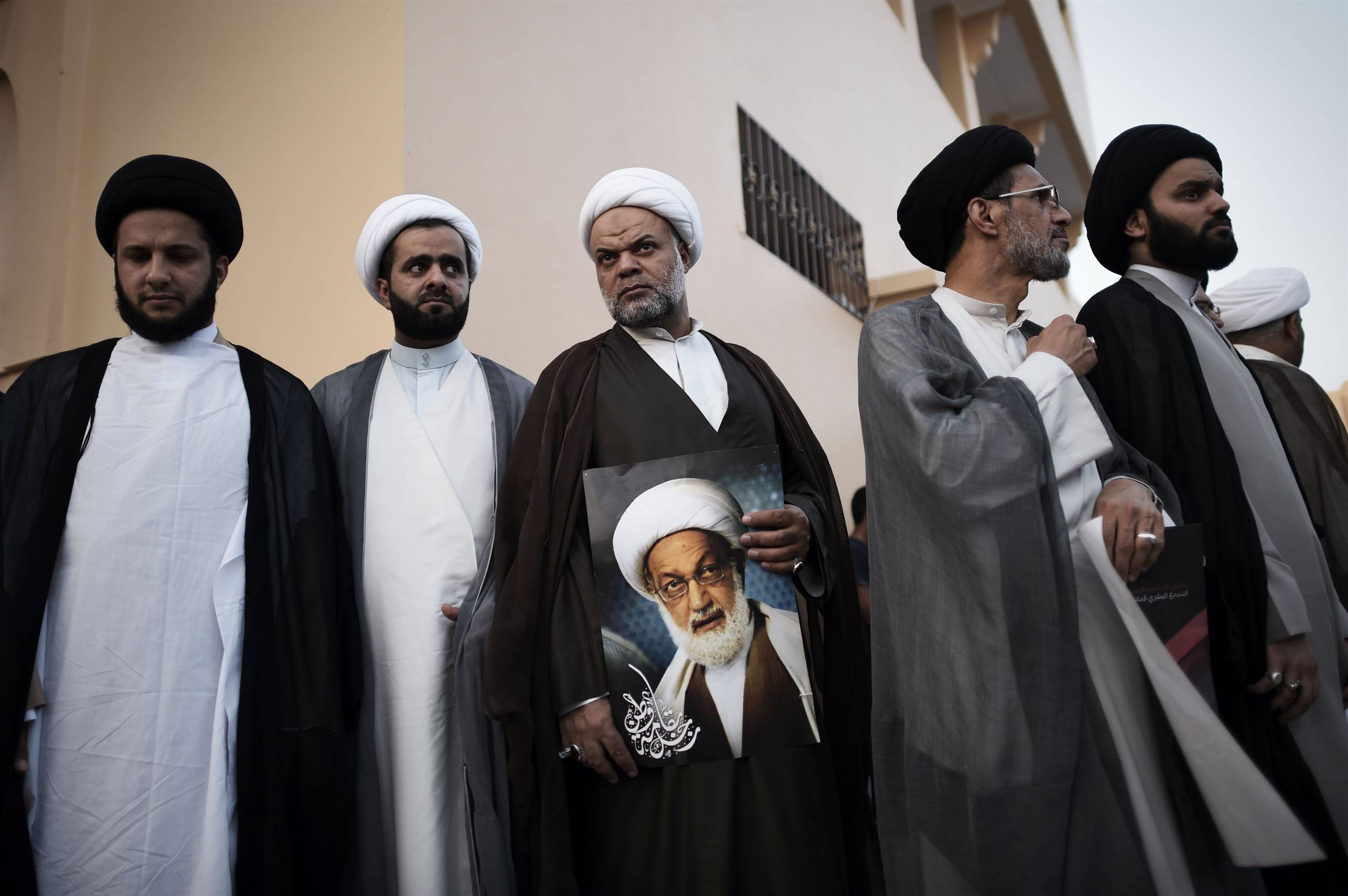 “Religiosos Bahreiníes Solidarizan con el Ayatulá Issa Qassim Llamando a Huelga en el País Insular” 