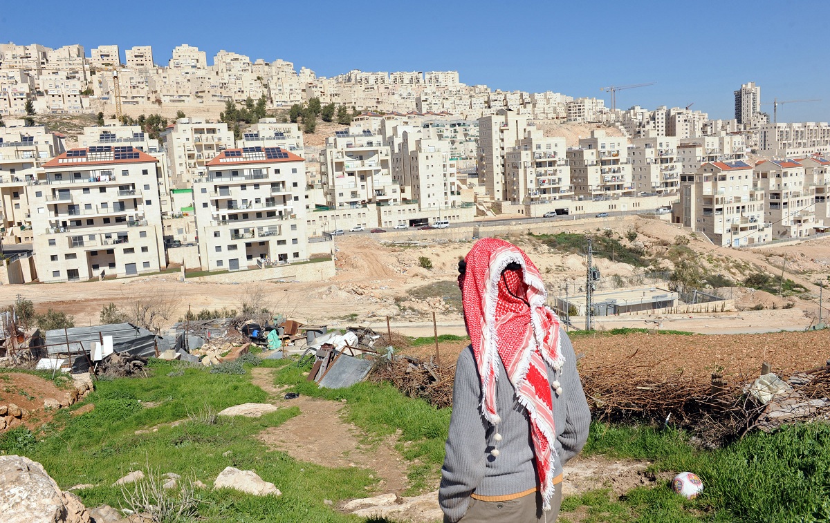 Israel freezes controversial settlement law