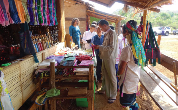 ျမန္မာရွိ ခရီးစဥ္သံုးခုကုိ အာဆီယံရပ္ရြာလူထုအေျချပဳ ခရီးစဥ္မ်ားအျဖစ္ ဆုမ်ားေပးအပ္