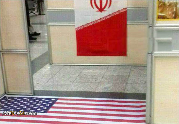 علم أمريكا تحت اقدام المسافرين في مطار طهران + (صورة)